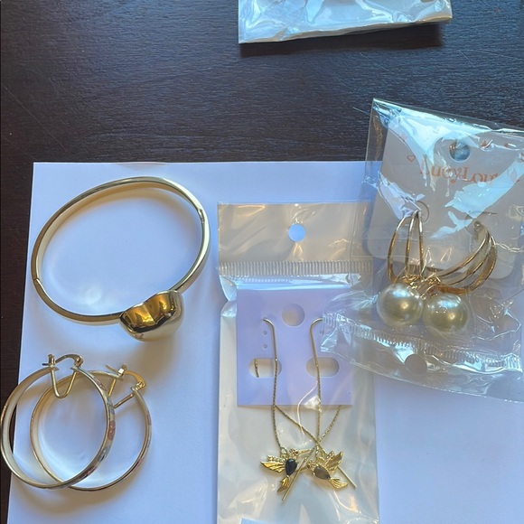 NWOT Elegant Gold plated Jewelry bundle! - Picture 1 of 6